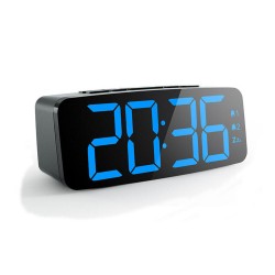 Стаен, електронен часовник с големи сини цифри