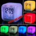 Светещ стаен LED часовник със 7 цвята