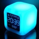 Светещ стаен LED часовник със 7 цвята